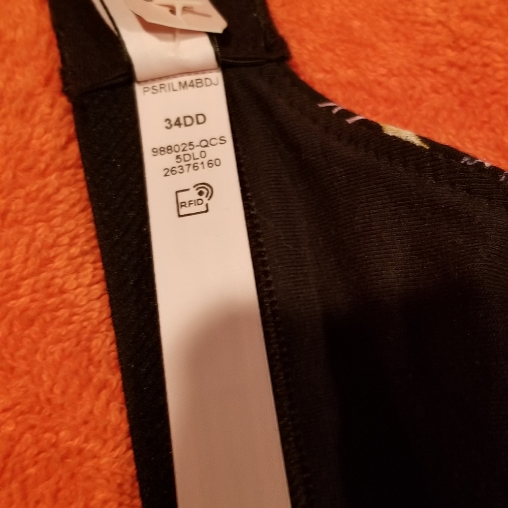 Victoria Secrets Bra - Picture 6 of 7